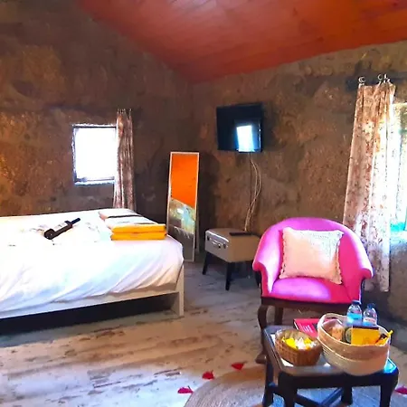 Dream Corner By Waterfalls, 20 Min To Oporto, By Porto With Love Lda Country house